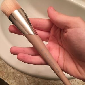 Fenty beauty 110 foundation brush